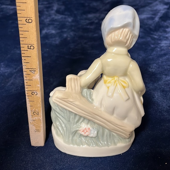 VTG Girl with Lamb Figurine - Picture 3 of 4